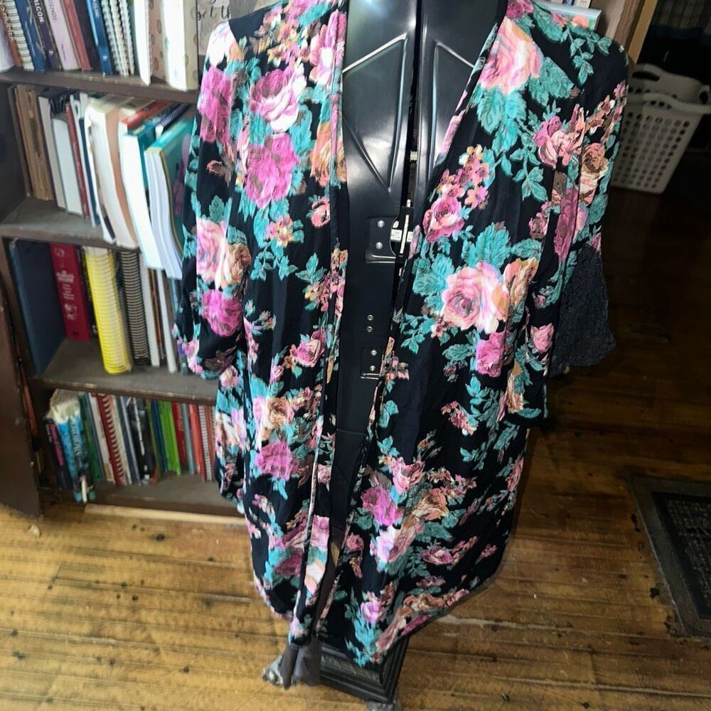 Live 4 Truth roses lace inlaid drape front lightweight 2x kimono top